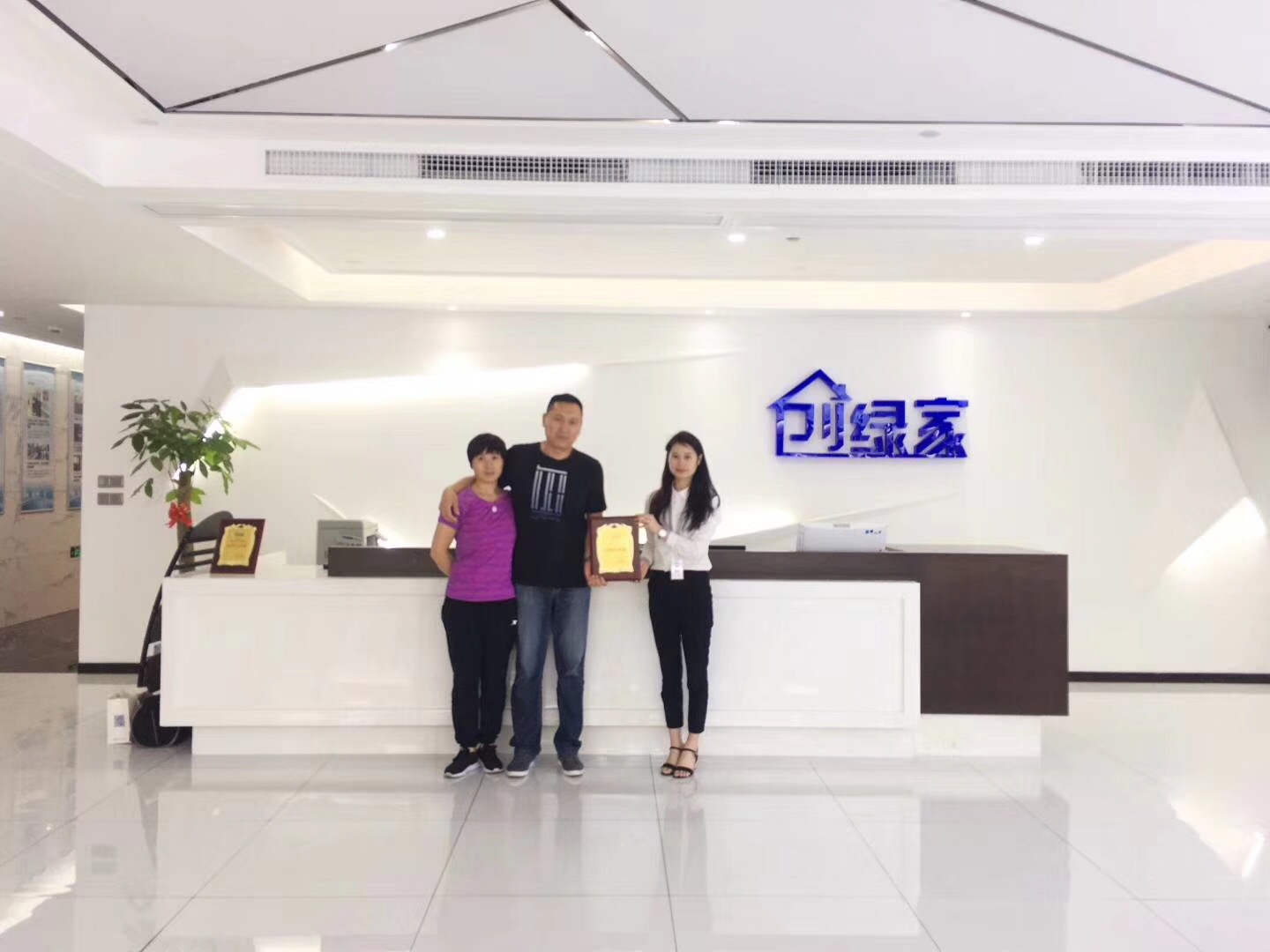 熱烈祝賀張總簽約創綠家哈爾濱市區級代理！
